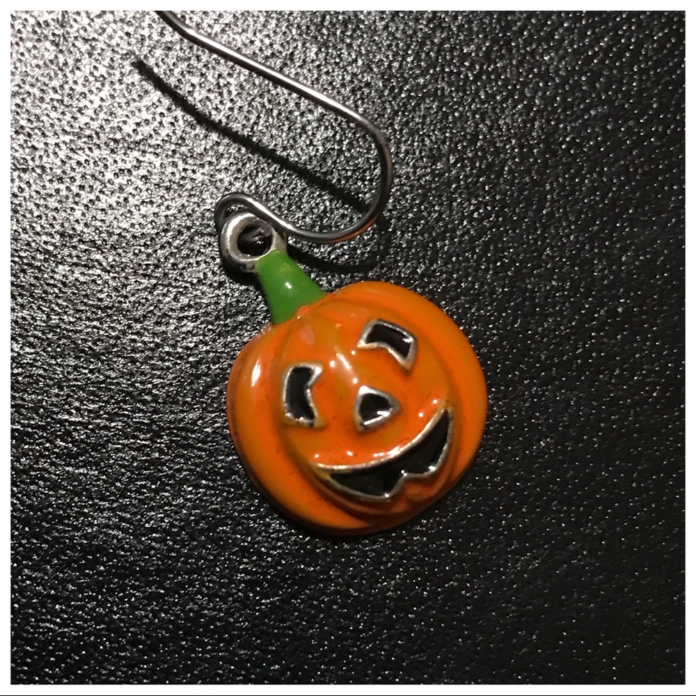 Cute Halloween Pumpkin Earrings - Picture 4 of 5